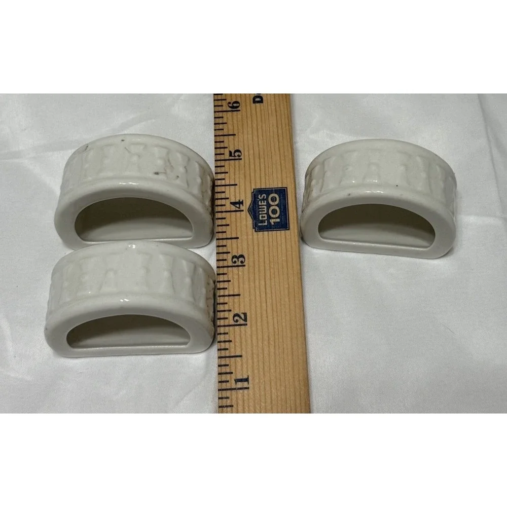 TOTALLY TODAY  WHITE RAISED EMBOSSED BEAD DOT FAN NAPKIN RINGS 3 PCS Replacement